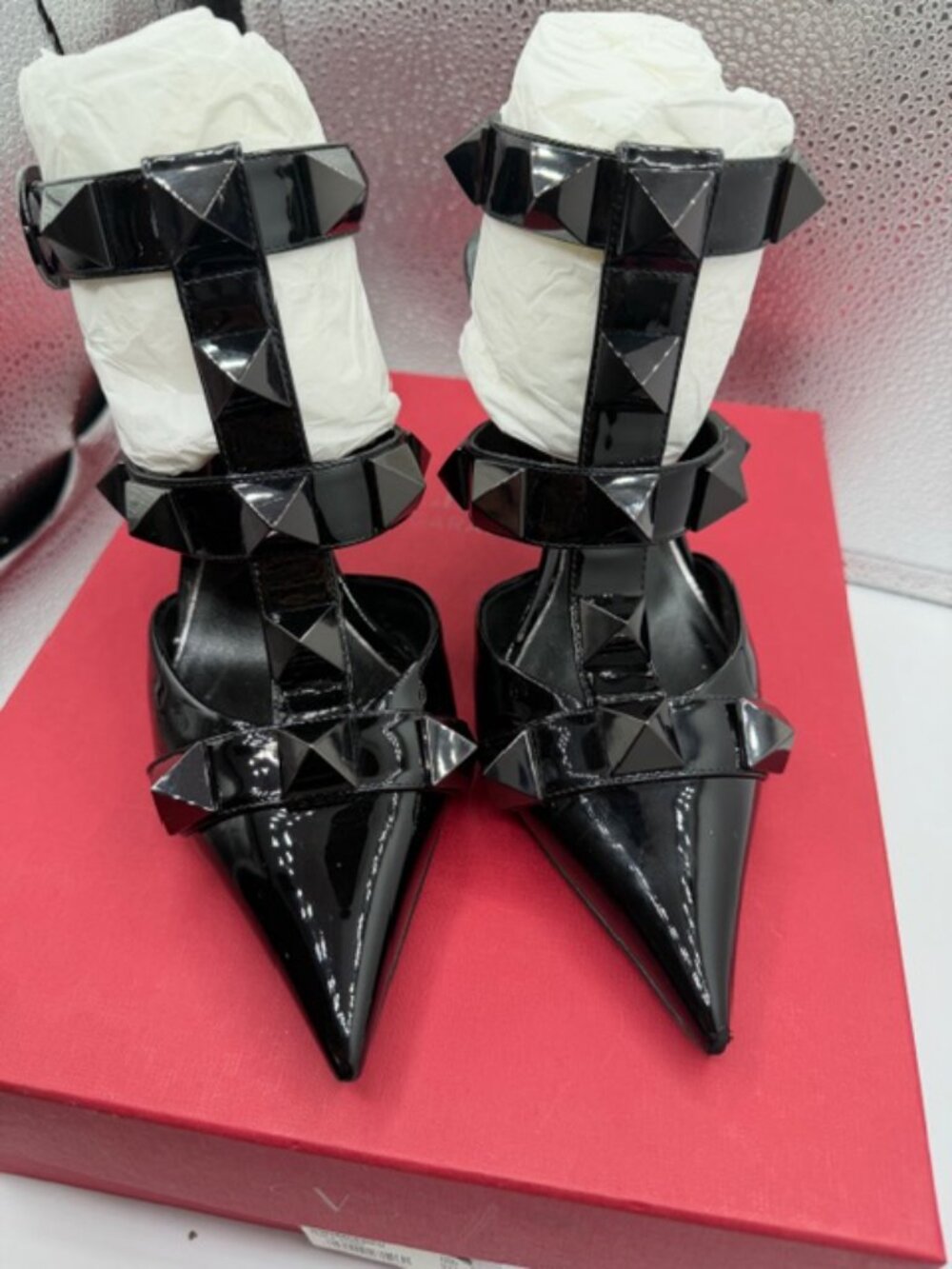 VALENTINO STUD PATENT LEATHER PUMPS